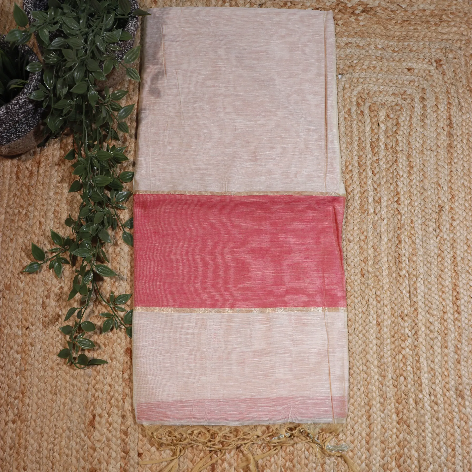 [Plain4] Off-White Banarasi Chanderi Saree with Vibrant Pink Pallu & Pink Blouse