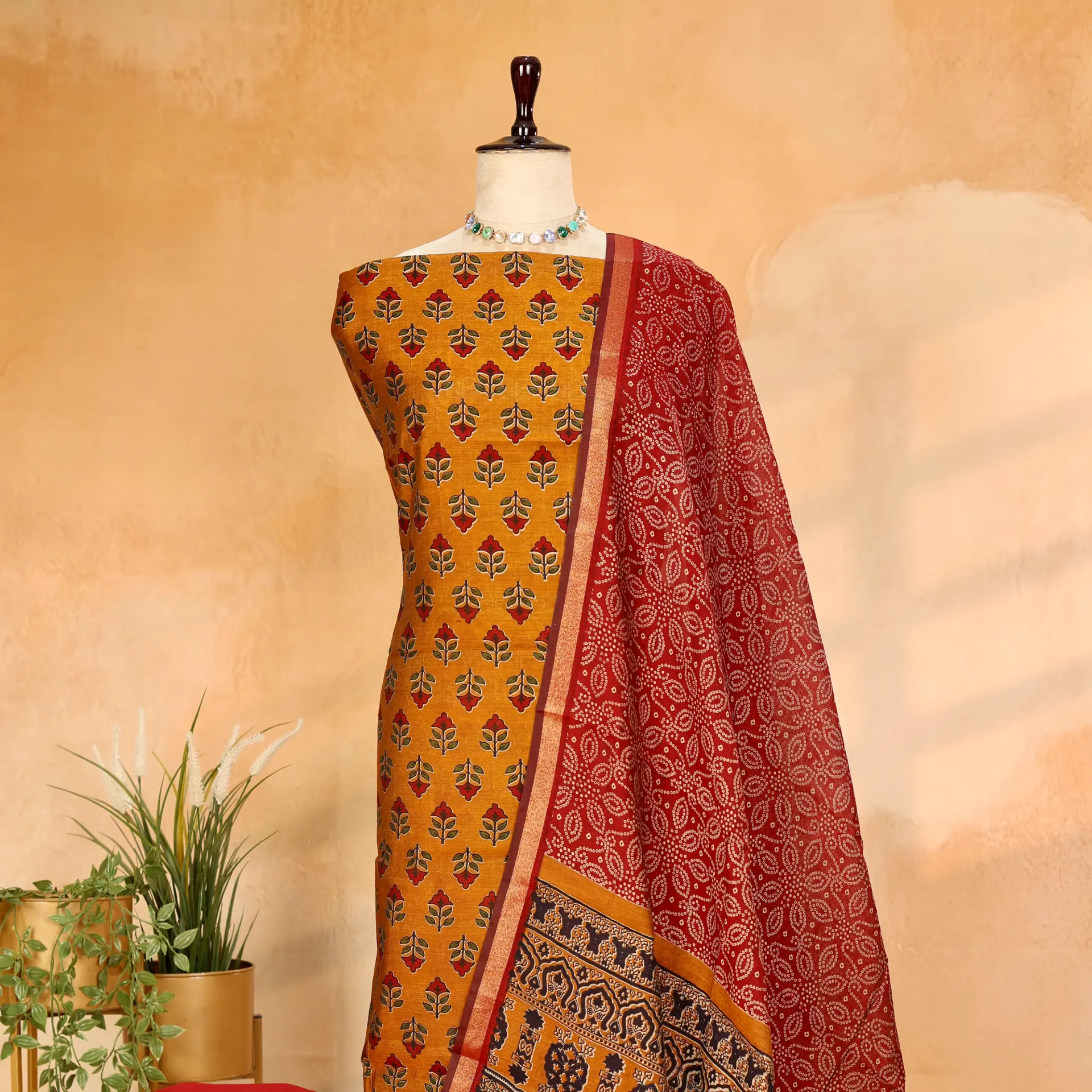 Exquisite Maheshwari Silk 3-Piece Suit Set: A Fusion of Kalamkari & Bandhani