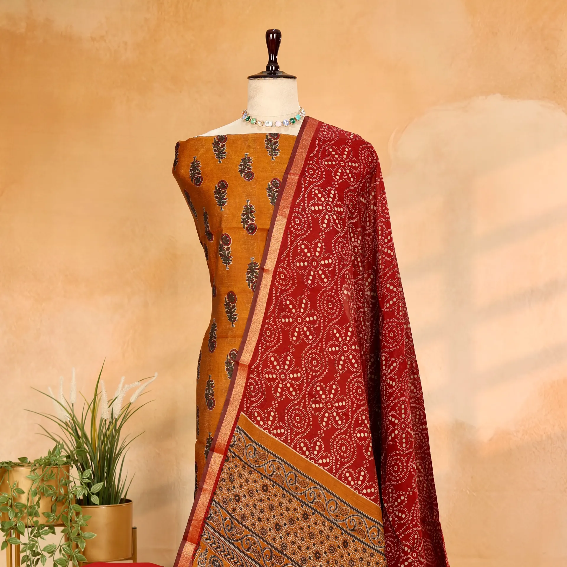 Exquisite Maheshwari Silk 3-Piece Suit Set: A Fusion of Kalamkari & Bandhani